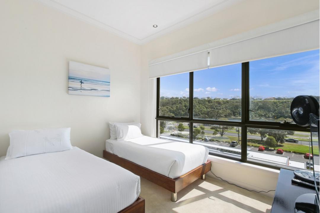Photo inspiration: Curated The Esplanade Penthouse Gallery View 39